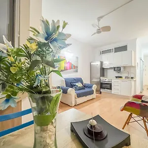 Apartamento Playa las canteras a metros de la playa wifi gratis by Lightbooking, Las Palmas de Gran Canaria